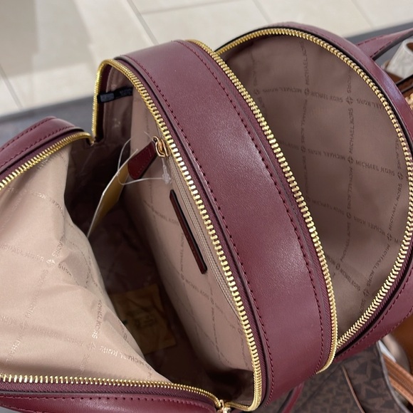 Michael Kors Jaycee Medium Pebbled Leather Backpack
Oxblood/Golden
NWT - Picture 13 of 16